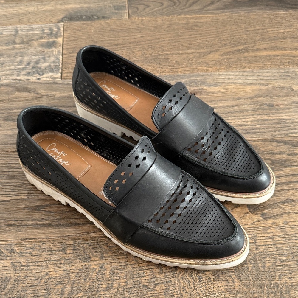 Crown Vintage Black Perforated Loafers​​
